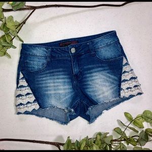 Lace trim jean shorts